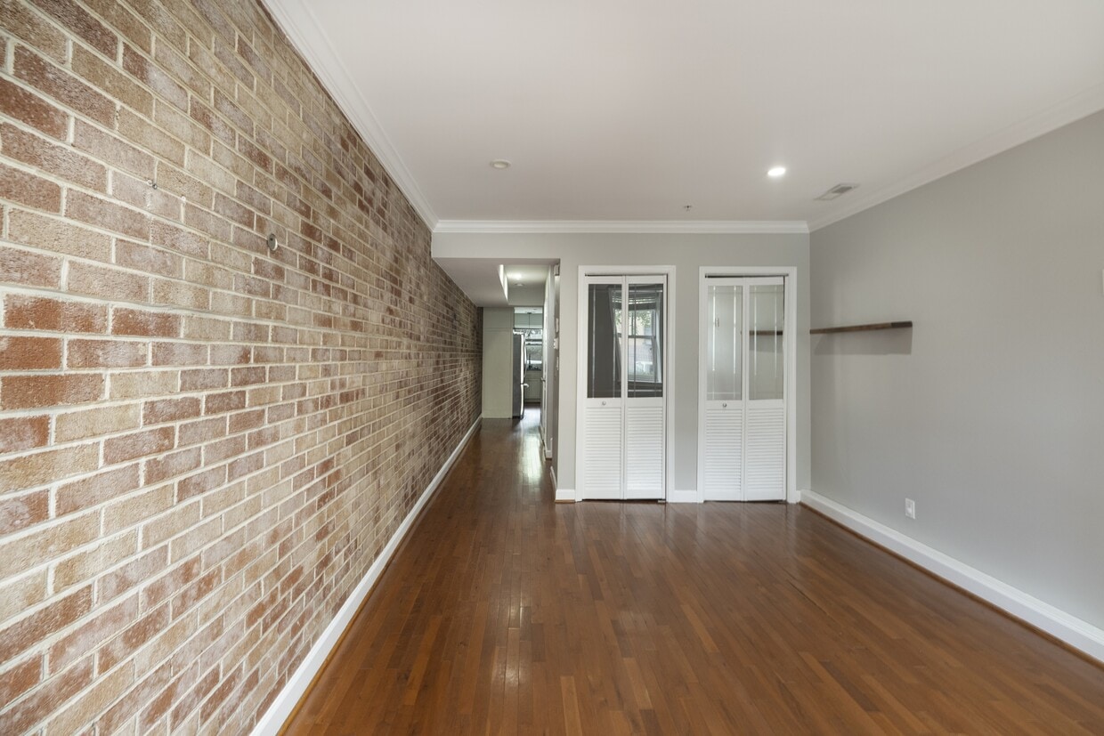 Photo - 1122 K St SE (Washington, DC)