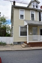 Building Photo - 513 Hanover St