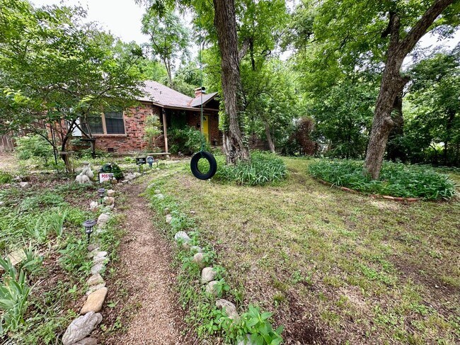 Foto del edificio - 8619 Groveland Dr