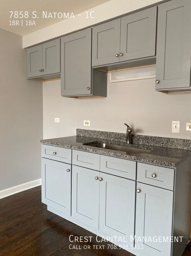 Foto del edificio - 7858 Natoma Ave