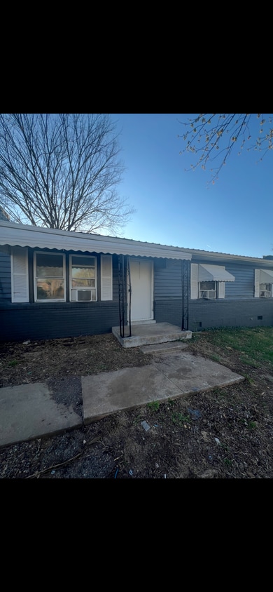 Primary Photo - 699 Perry Dr