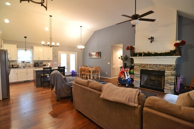 Building Photo - 139 Ridgeline Dr