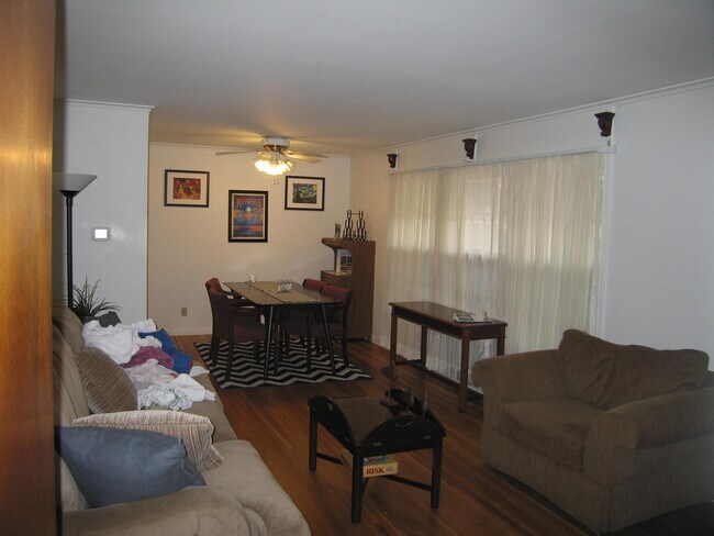 Foto del edificio - 5055 Howard Pl