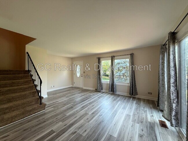 Foto del edificio - 280 Paddock Cir