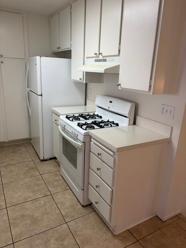 Building Photo - 74549 Sagebrush Dr