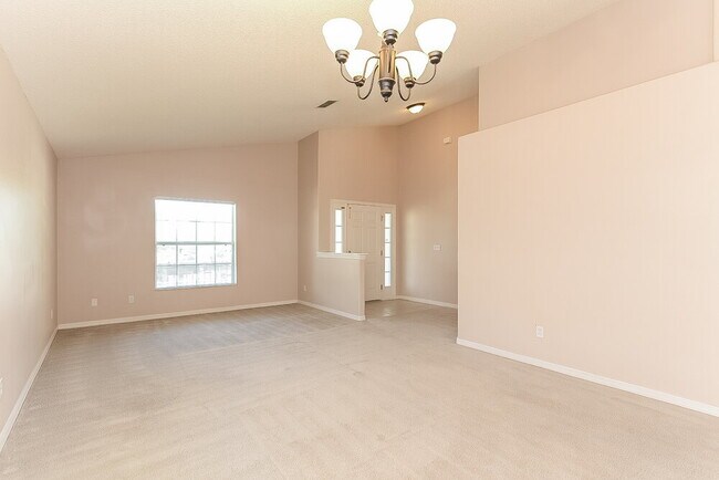 Foto del edificio - 1050 Bluegrass Dr