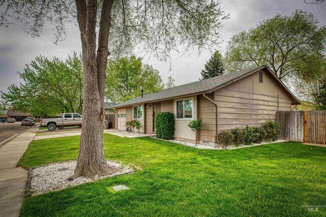 Building Photo - Cozy Single-Level Home in Quiet Neighborhood