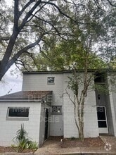 Building Photo - 627 NE 28th Ave