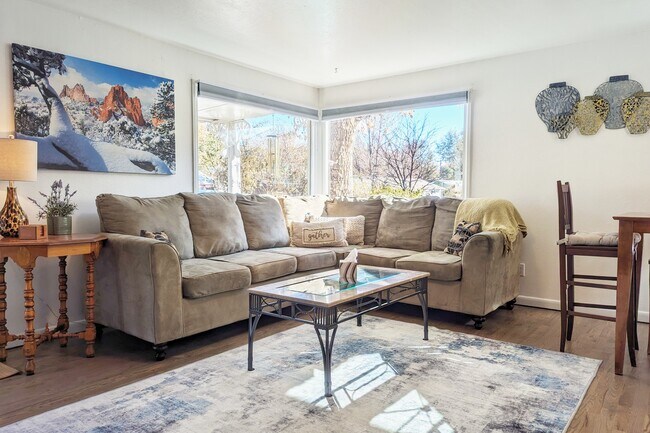 Foto del edificio - 2612 Lark Dr