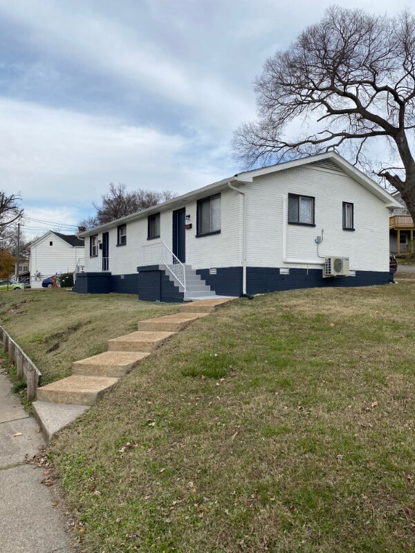 1240 1st Ave S Unit B, Nashville, TN 37210 Room for Rent in Nashville