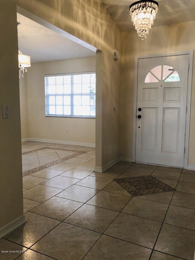Building Photo - 270 Quail Dr