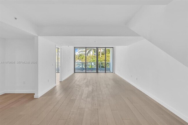 Foto del edificio - 9201 E Bay Harbor Dr