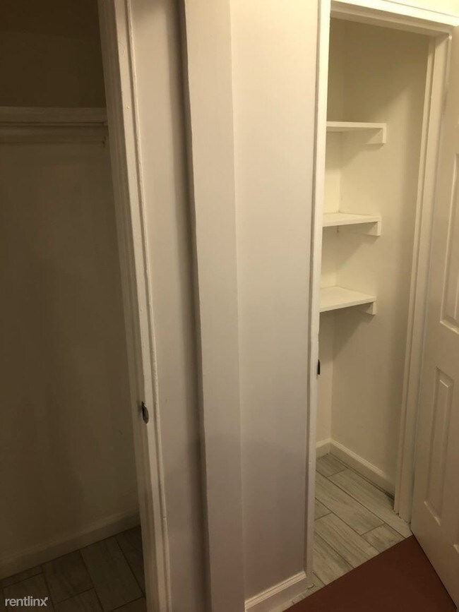 Foto del edificio - 2 br, 1 bath  - 2200 Paterson Plank Rd Apt 1