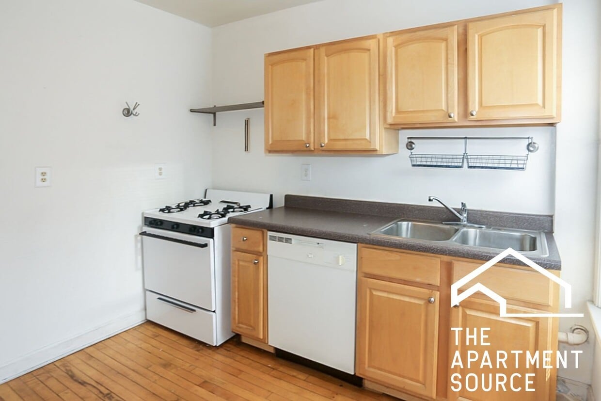 Photo - 1507 W Barry Ave (Chicago, IL)