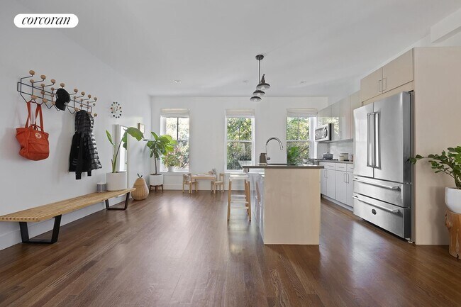 Foto del edificio - 933 Lafayette Ave