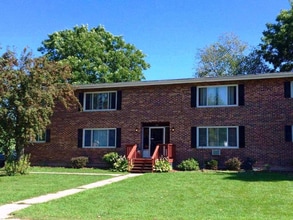 Building Photo - 124 Cherry Ave