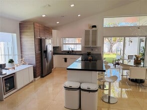 Building Photo - 646 Stanton Dr