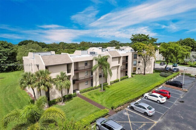 Foto del edificio - 6301 N University Dr