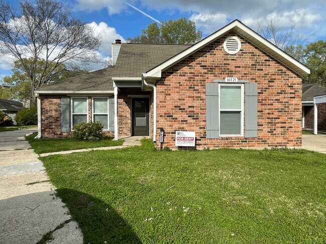 Building Photo - House: Pin Oak Subdivision