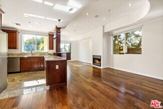 Building Photo - 632 Kings Rd