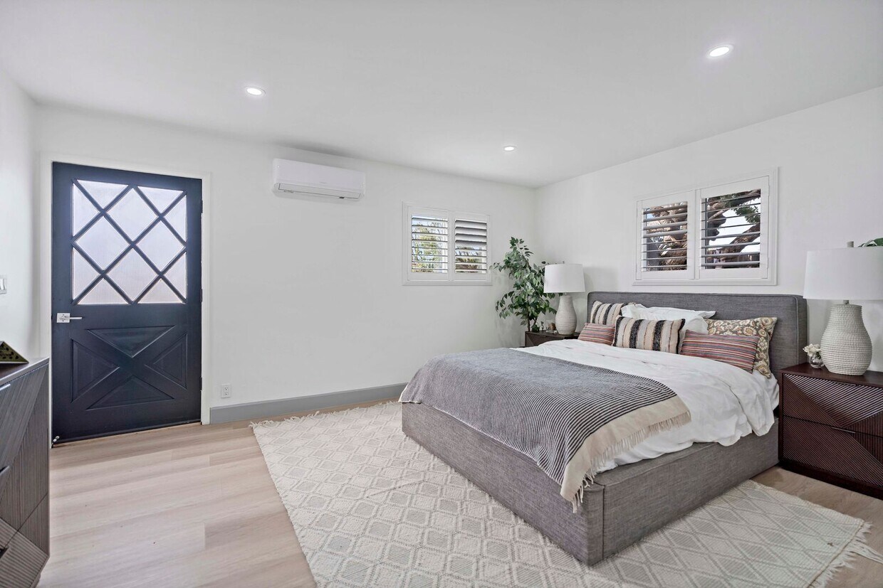 Foto principal - Irvine central location 2bd/1ba with separ...
