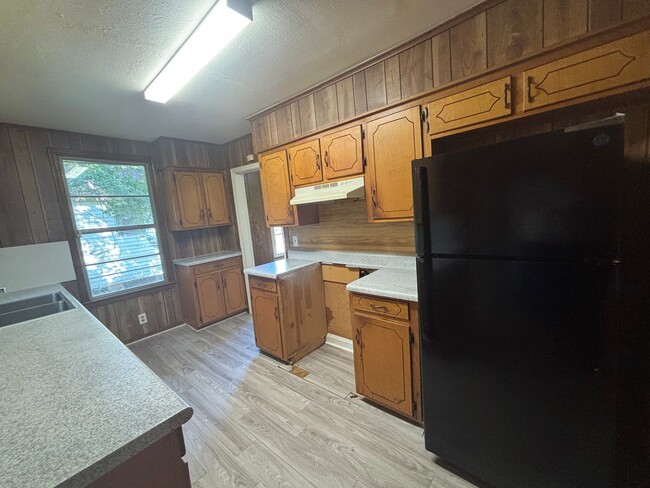 Building Photo - Charming 2 bedroom
