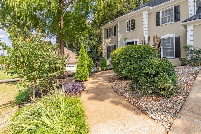 Building Photo - 736 Singley Dr
