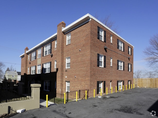 Building Photo - 945 Division Ave NE