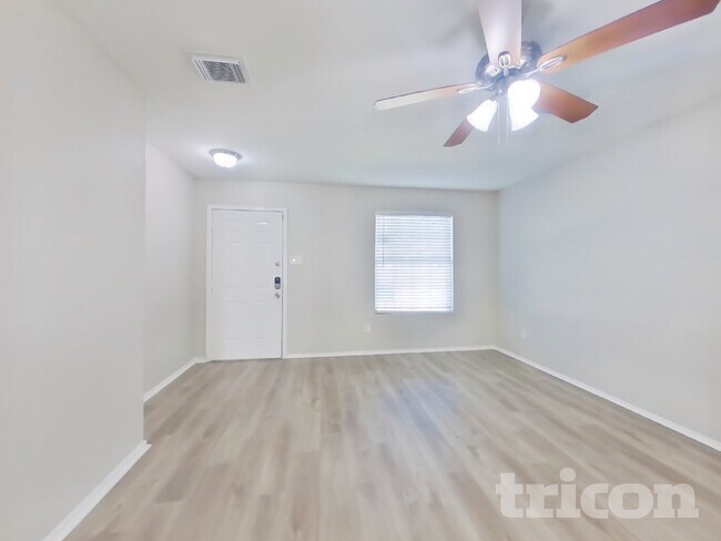 Foto del edificio - 614 Harpswell Ln