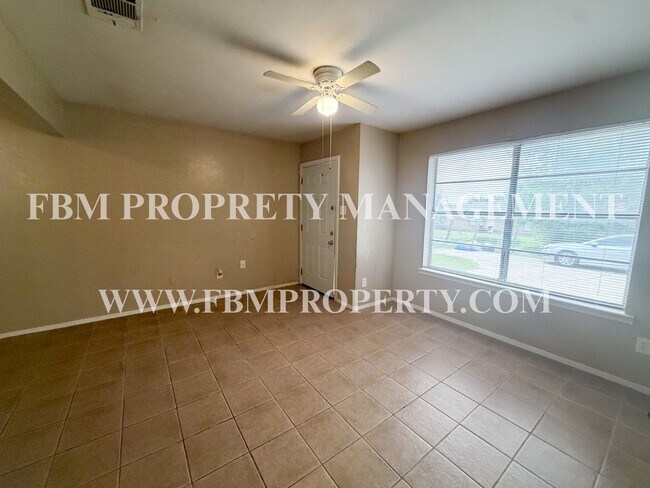 Foto del edificio - 3593 Ennis Ave