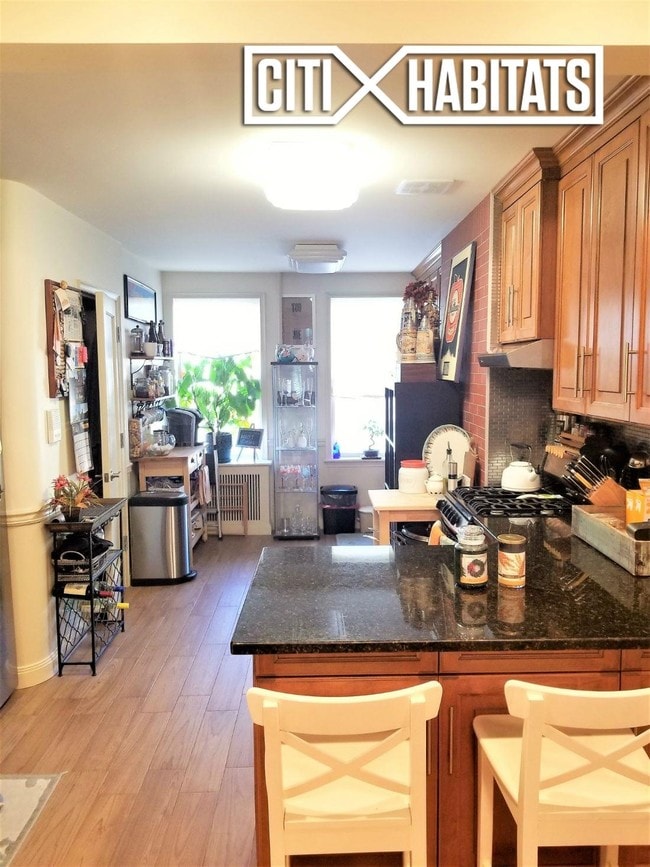 Foto del edificio - 263 Powers St