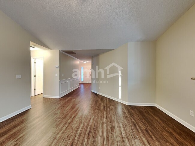 Building Photo - 472 Camella Cir