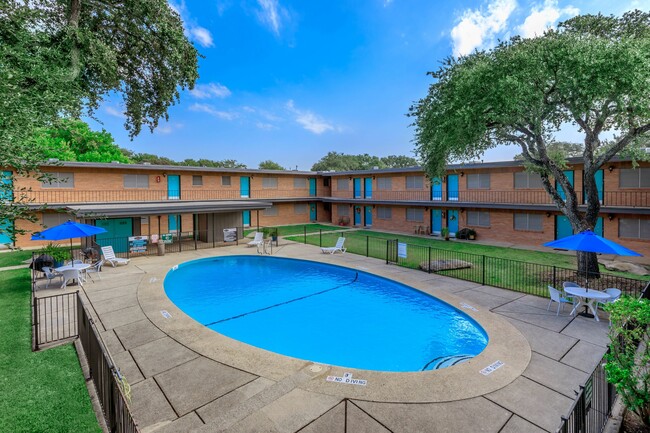 Pool2 - South Hill Apartments