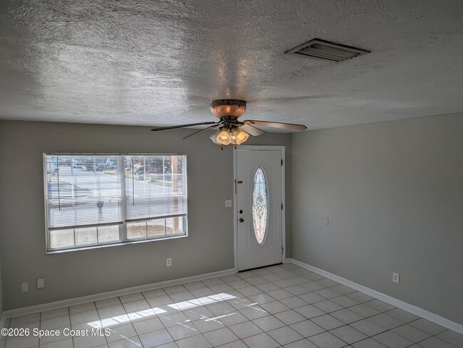 Building Photo - 900 Camphor Way