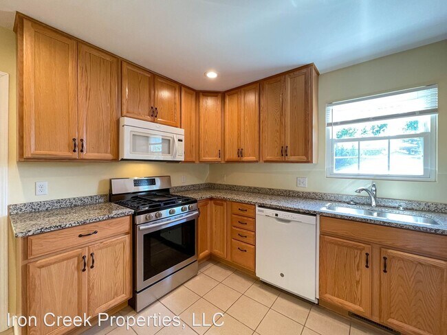 Building Photo - 3 br, 2 bath House - 23 Max Street