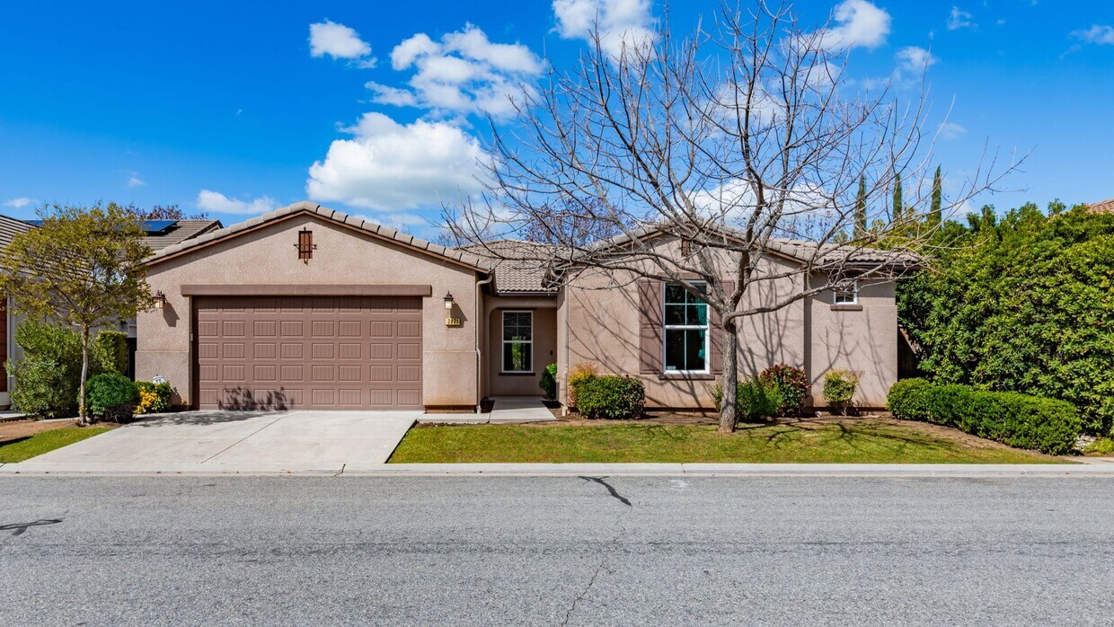 Primary Photo - Welcome to Your Dream Home in Barclay Squa...