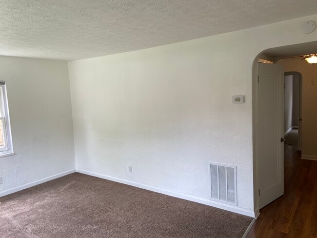 Building Photo - 530 Hadley Ave