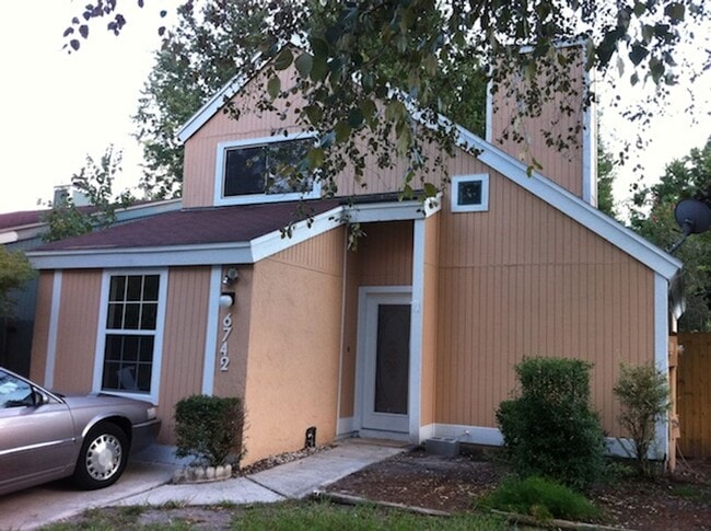 Foto del edificio - Charming 3-Bed, 2-Bath Home in a Prime Location! Move in Specials:$100 off your first month's ren...