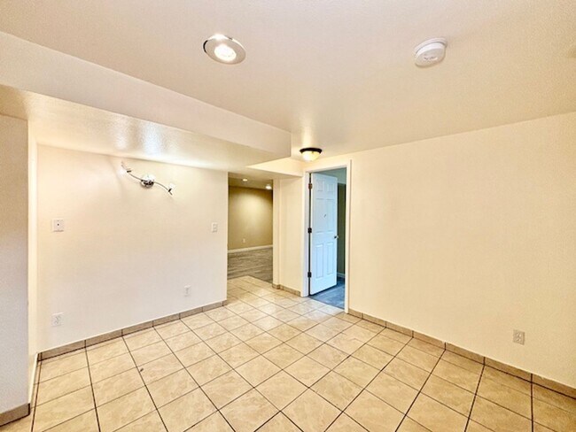 Foto del edificio - BALANCE OF SEPTEMBER RENT FREE!