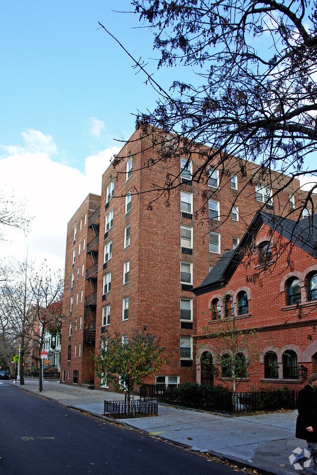 Foto del edificio - 245 Henry St