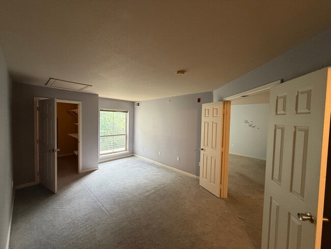 Building Photo - 2510 Taft Dr