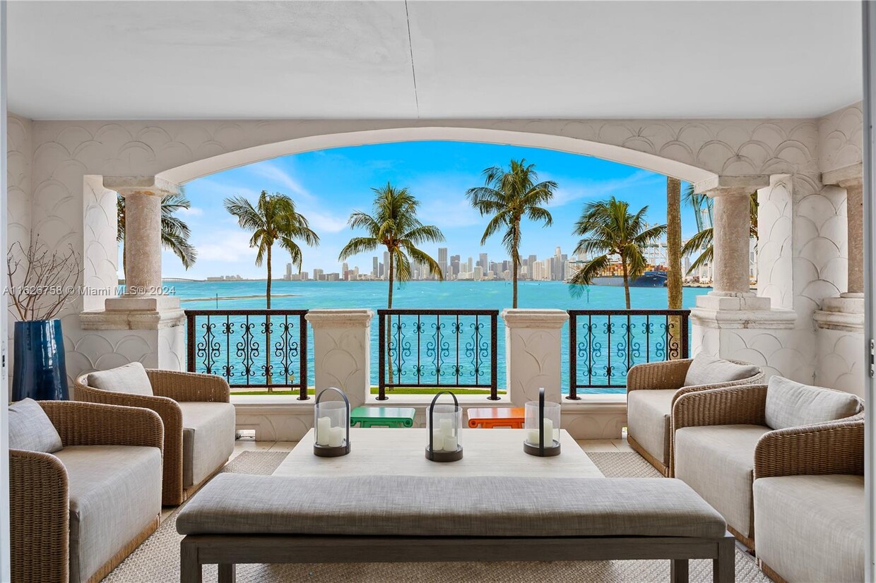 Foto principal - 5325 Fisher Island Dr