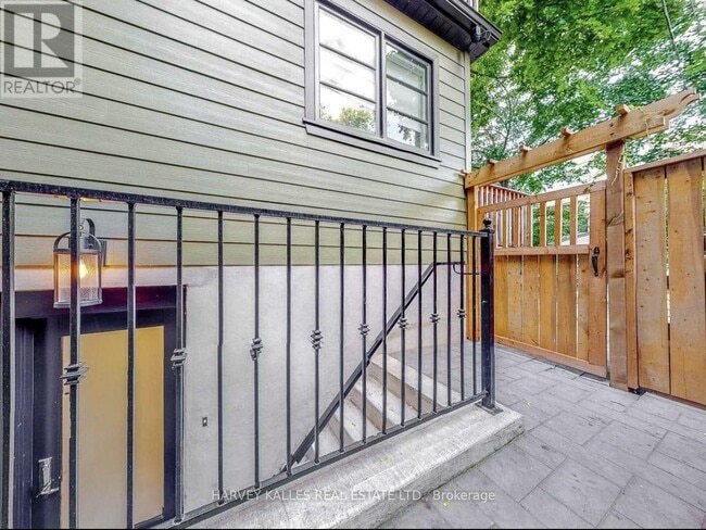 Building Photo - 10 Duggan Ave