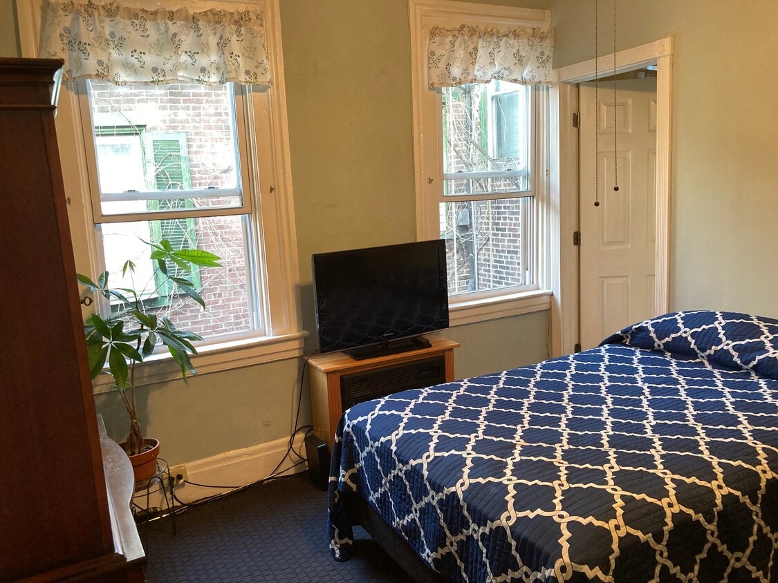 Photo - 2160 Wylie Ave (Pittsburgh, PA)