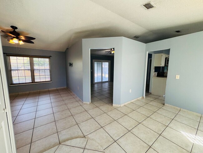 Foto del edificio - Available now! 3BD/2BA Experience Year-Rou...