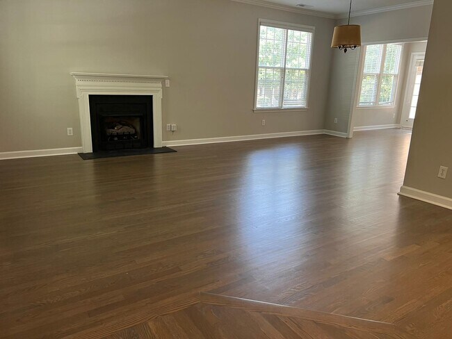 Foto del edificio - 6034 Four Townes Ln