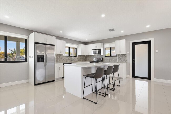 Foto del edificio - 4165 W 5th Ln