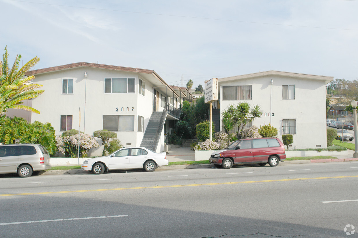 Primary Photo - Rowena Apartments