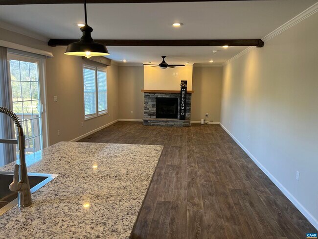 Building Photo - 3123 Scottsville Rd