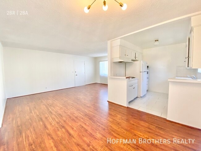 Building Photo - 8206 Romaine St